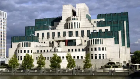 MI6 Introduces Encrypted Gateway to Lure Spies in Russia